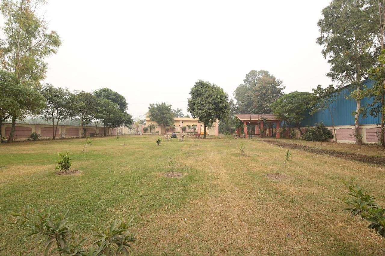 The Karnal Resort Exterior foto